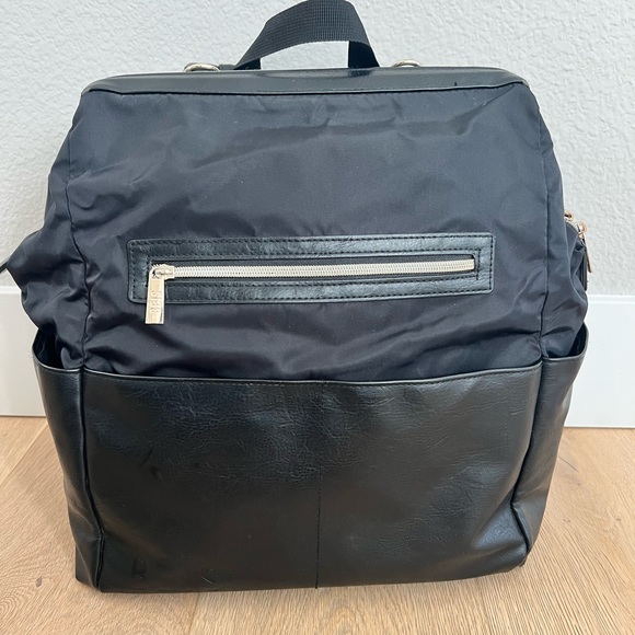 BEIS Black Baby Bag Modern Minimalist Design - Picture 4 of 8